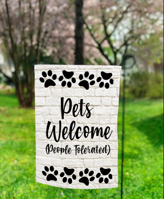 Pets Welcome Flag